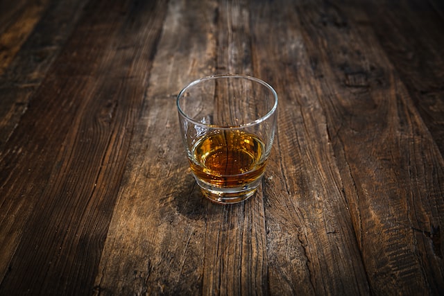 Whisky a její vliv na společnost: historie a kulturní význam nápoje