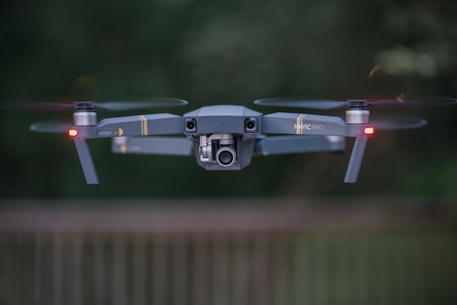 Co potřebuji pro létání s Dronem?